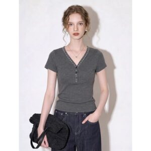 Dark gray V-neck slim short-sleeved sweater for women 2026 summer new style simple temperament versatile commuting top