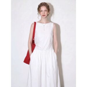White sleeveless dress for women 2026 summer new niche design waist slimming A-line long skirt pure white style