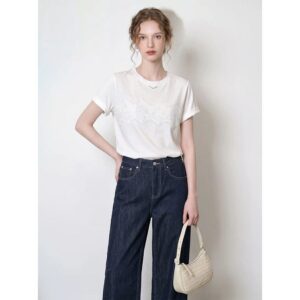 White three-dimensional flower embroidered short-sleeved T-shirt for women 2026 summer new cool minimalist top texture commuting