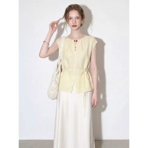Yellow round neck short-sleeved shirt for women 2026 summer new style French strapped waist shirt versatile slimming top